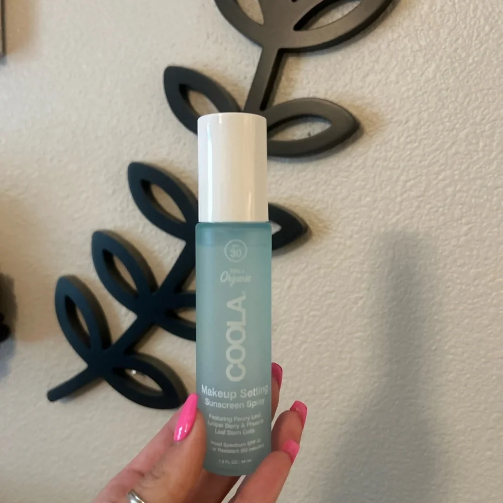COOLA Makeup Setting Sunscreen Spray - in original packaging - Picture 3 of 3
